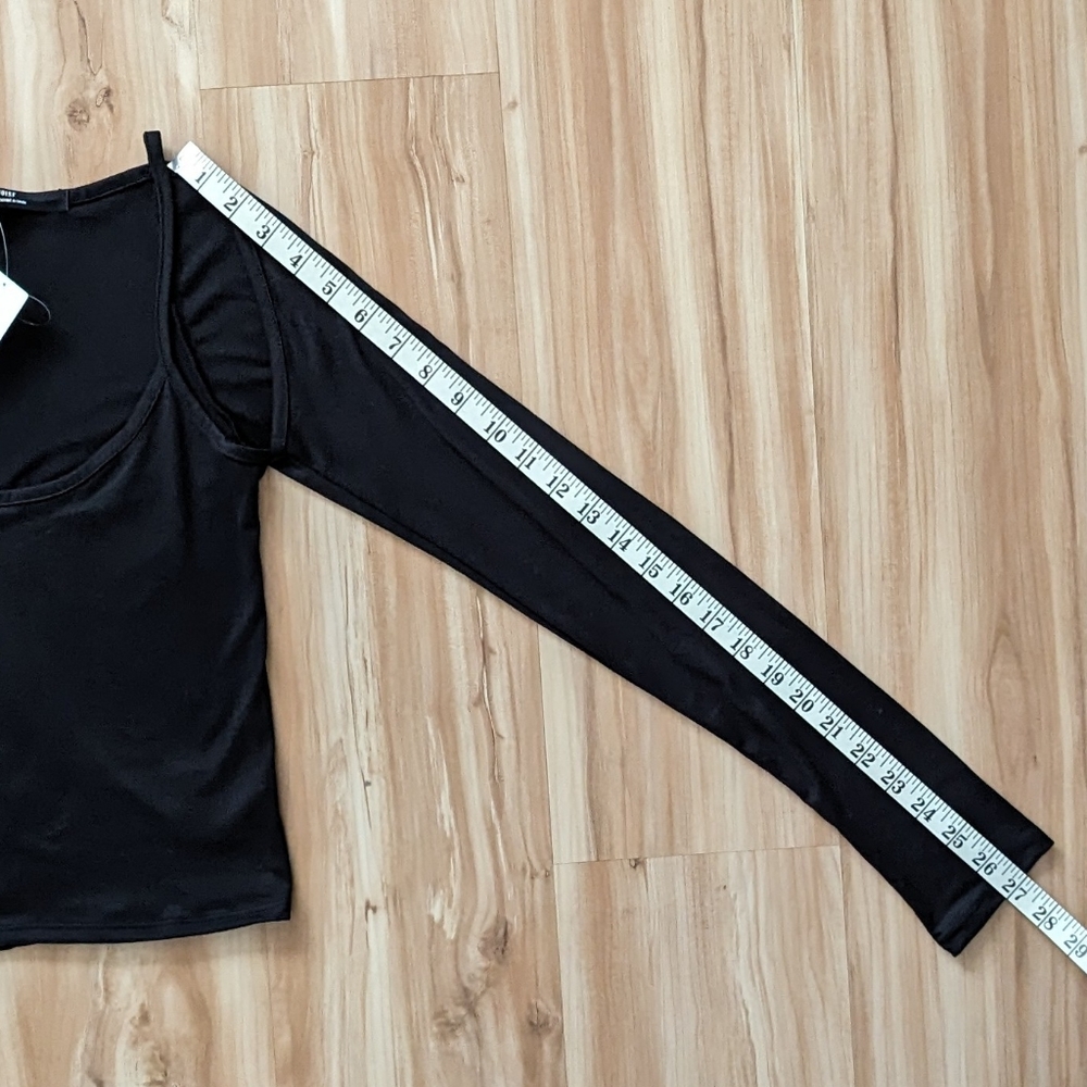Silence+ Noise Dawn Asymmetrical Cold-Shoulder Top - Picture 6 of 9